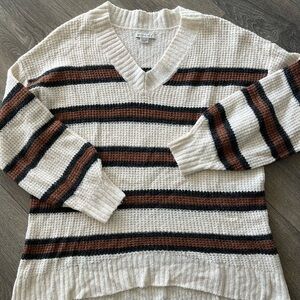 American Eagle sweater. Lightly worn. Size XS.